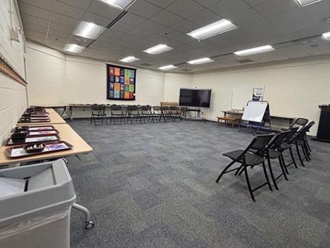 Large Meeting Room in default configuration with multiple tables and chairs